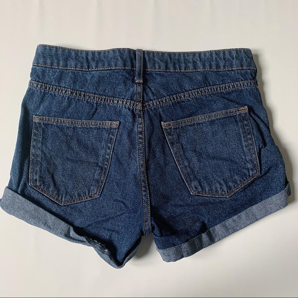 H&M mid-rise denim jean shorts - Picture 2 of 3
